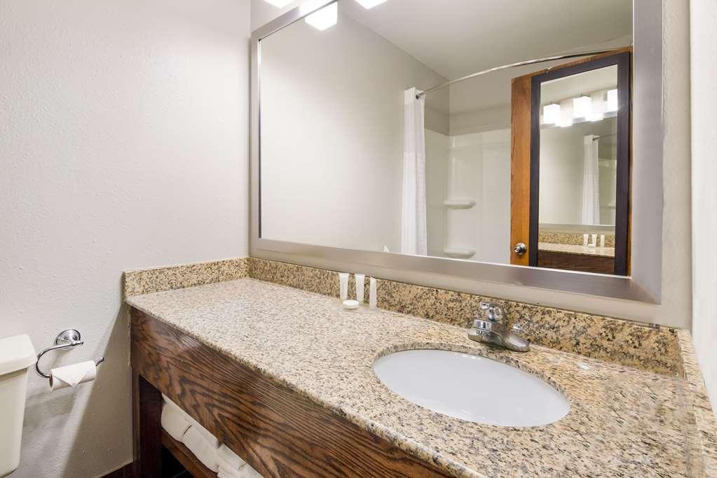 Clarion Pointe Hotel Abingdon Exterior photo